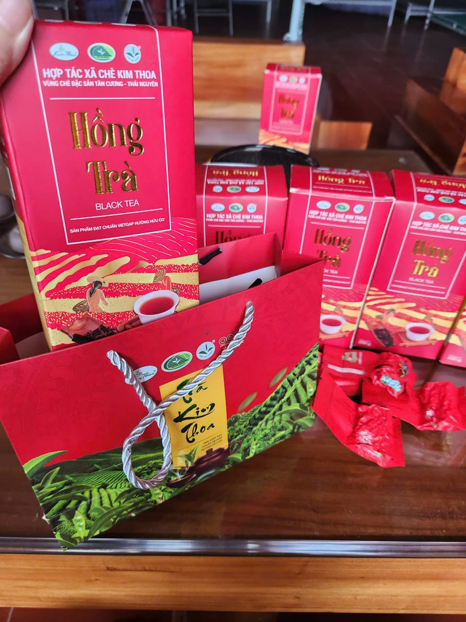 Hộp Hồng Trà 200 g của Hợp tác xã Chè Kim Thoa